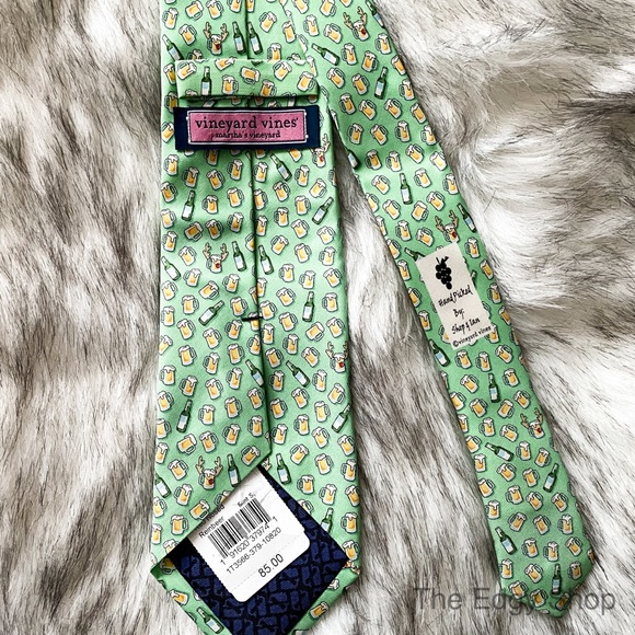 Vineyard Vines | Red Nosed Reinbeer Silk Tie - Picture 5 of 7